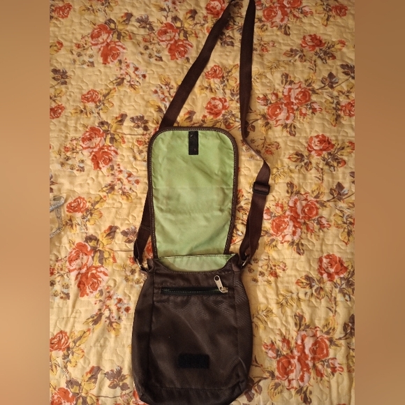 Columbia Sportswear Crossbody/Messenger Travel Bag Women's - Picture 10 of 13